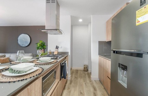 La Aguacatala Apartment | Go Living 708 · Luxury Apt-balcony and city view-AC and coworking