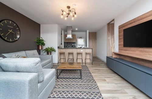 La Aguacatala Apartment | Go Living 708 · Luxury Apt-balcony and city view-AC and coworking