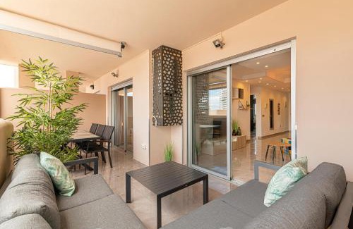 Playa Paraiso Apartment | GO2TENERIFE Apart'Madera Terrace, Swimming pool & Parking