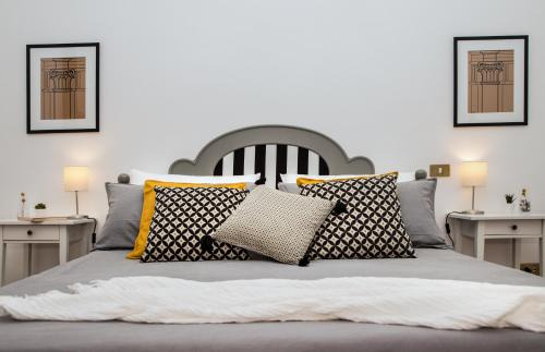 Naples City Centre Apartment | GOCCE VILLAS - Casa Frangiò Modern Apartment Historical Centre