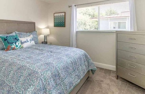 Biloxi Condo | Goin’ Coastal- 2 Bedroom Condo Steps to the Beach!