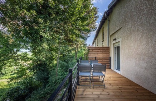 Golbey Apartment | Golbey Evasion apartment with suspended terrace