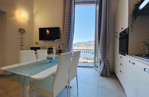 Rapallo Apartment | Gold apartment, La Casa Rosa al Mare, with sea view & garage at 800mt