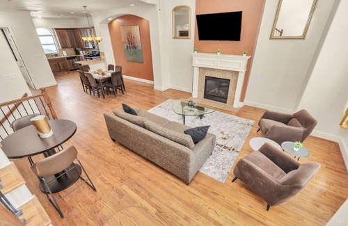 Woodlake - Briar Meadow House | Gold&Brown Oasis/Pool/BigSuites/Sleep 12/Galleria