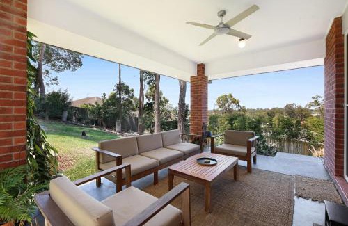 Upper Coomera House | Gold Coast Family Stay - 4BR Near Theme Parks