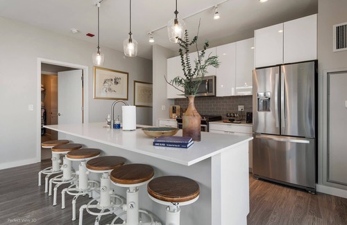 Near North Side Apartment | Gold Coast Gem: A 2BR Sanctuary w/Stunning Views