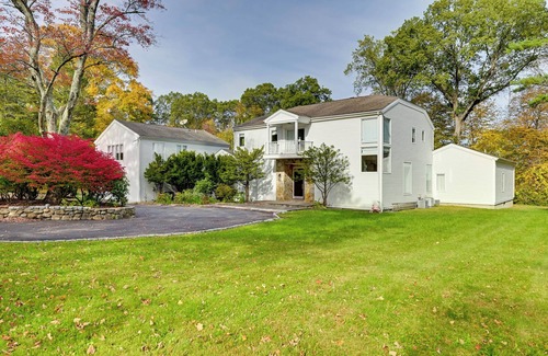 Norwalk Apartment | Gold Coast Getaway! Upscale Apt Near New Canaan
