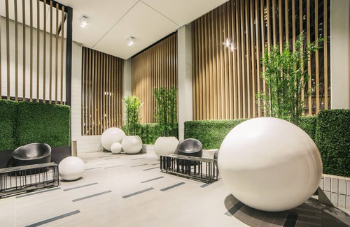 Rush and Division Apartment | 🔸⭐️Gold Coast Luxury Home w/Rooftop Pool and Gym⭐️🔸
