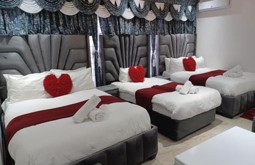 Greater Johannesburg Metropolitan Area Hotel | Gold Crown International Hotel With Complementary Breakfast and WiFi