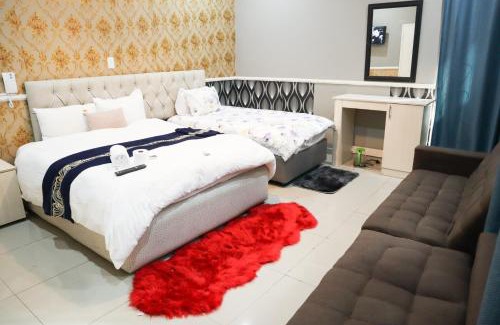 Greater Johannesburg Metropolitan Area Hotel | Gold Crown International Hotel With Complementary Breakfast and WiFi