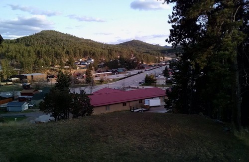 Hill City House | Gold Pan Inn nCentrally located! A Perfect Place to Stay!