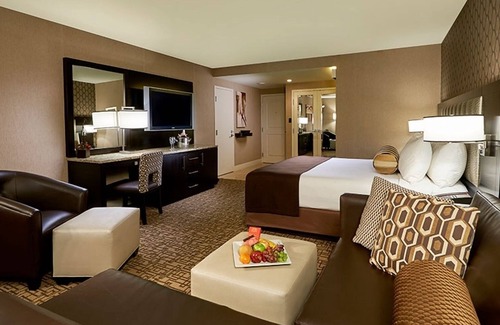 Sunrise Manor Hotel | Gold Tower - Luxury King Unit at Golden Nugget Las Vegas! Pools, Pet-friendly!