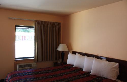Apple Hill Hotel | Gold Trail Motor Lodge