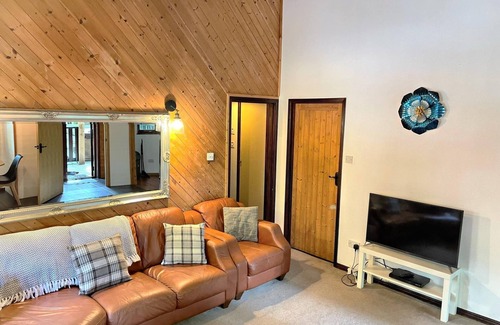 Llanybri House | Goldcrest 3 -Hot Tub-Woodland Lodges-Carmarthenshire-Tenby
