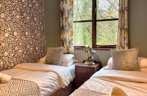Llanybri House | Goldcrest 4-Hot Tub-Woodland Lodges-Carmarthenshire-Tenby