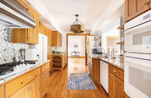 Highlands House | Golden Acres Ranch Hot Tub,Game Room, Creek & Mtn View. 8m from DT Highlands