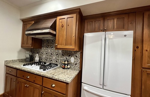 Highlands House | Golden Acres Ranch Hot Tub,Game Room, Creek & Mtn View. 8m from DT Highlands