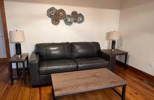 Highlands House | Golden Acres Ranch Hot Tub+Gameroom+Creek & wifi