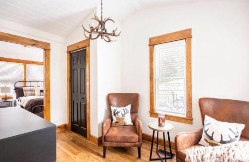 Highlands House | Golden Acres Ranch Hot Tub+Gameroom+Creek & wifi