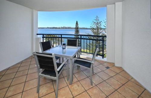 Golden Beach Apartment | Golden Beach Ocean Views, Passage at your Doorstep