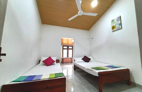 Attikulama House | Golden bond Family Resort