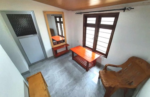 Attikulama House | Golden bond Family Resort