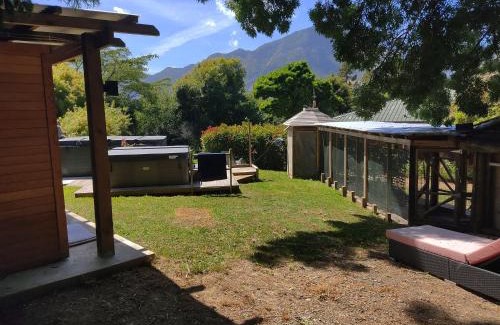 Takaka Bed & Breakfast | Golden Caves - Bed and Breakfast