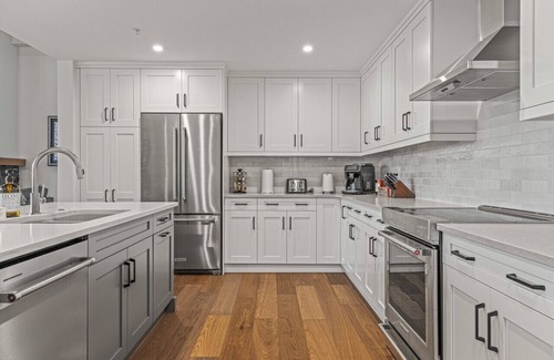 Canmore Condo | Golden Eagle's Nest, Nest in the Rockies