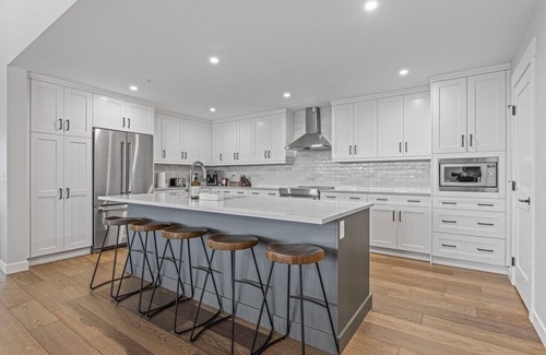 Canmore Condo | Golden Eagle's Nest, Nest in the Rockies
