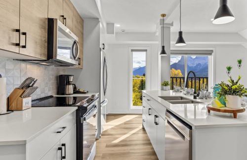 Canmore Apartment | Golden Escape 2 Bdrm Mountain VIEWS - managed by Little Sister Getaways
