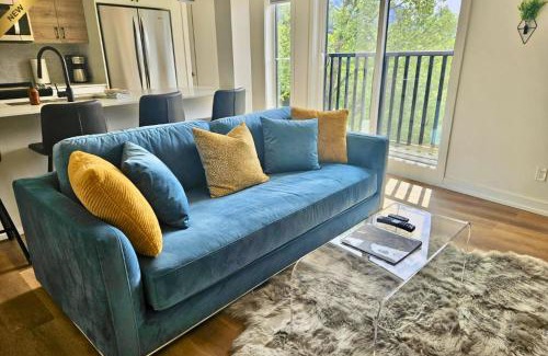 Canmore Apartment | Golden Escape 2 Bdrm Mountain VIEWS - managed by Little Sister Getaways