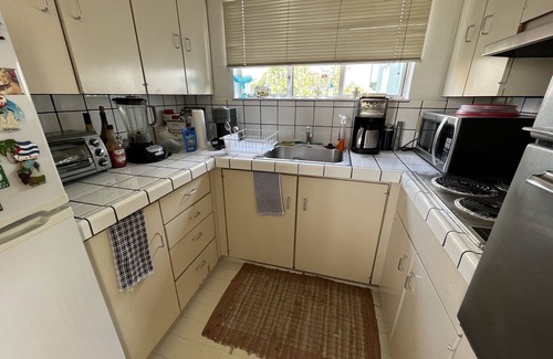 Cow Hollow Condo | Golden Gate Bridge View and Close to Union St. Restaurants/Bars/Shops