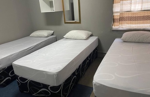 Mahikeng House | Golden gate guesthouse 0787391431