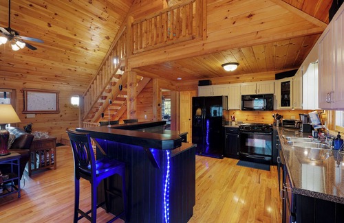 Ridgeline Vistas Cabin | Golden Getaway- Mineral Bluff GA