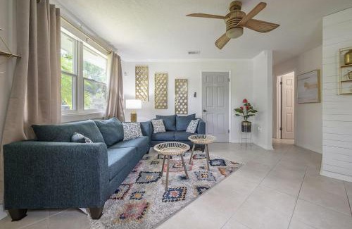 Old Seminole Heights House | Golden Greek and Dexters Cottage Near downtown