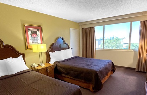 Charlotte Hotel | Golden Green Hotel by OYO Charlotte