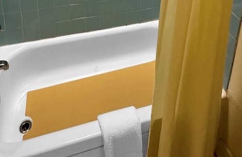 Charlotte Hotel | Golden Green Hotel by OYO Charlotte