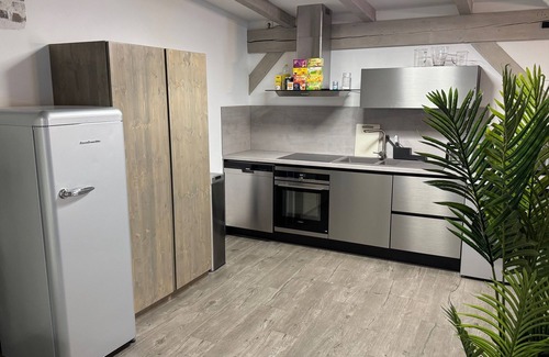 Bahrenfeld Apartment | Golden Grey Loft in Bahrenfeld, Volkspark and Arena