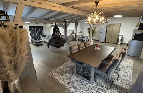 Bahrenfeld Apartment | Golden Grey Loft in Bahrenfeld, Volkspark and Arena