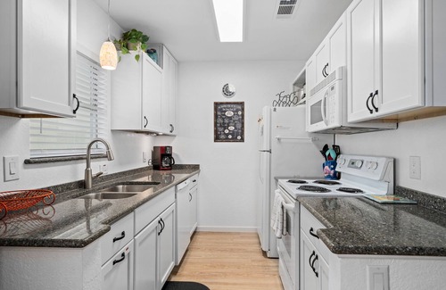 Sailhouse Condo | Golden Gull | Million Dollar Views & Bay Breezes