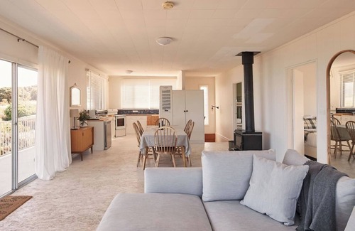 Surf Coast House | Golden Gully Beach Shack A Relaxed Oceanfront Stay