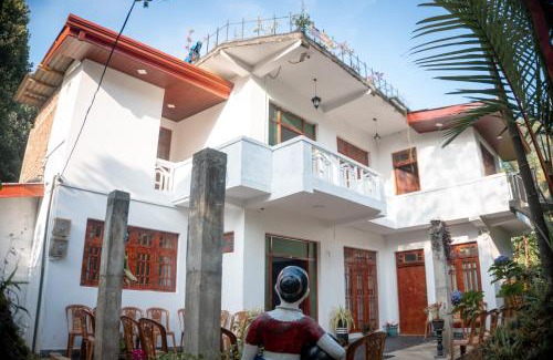 Yatinuwara House | Golden Holiday Home