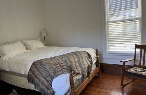 Brunswick House | Golden Isles Getaway at Artists House