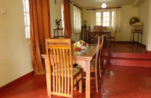 Nuwara Eliya Bed & Breakfast | Golden King Cottage