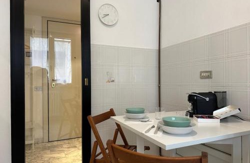Casoretto Apartment | Golden Luxe - Graffiti House