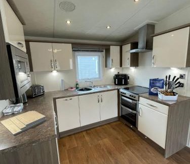 Chapel Saint Leonards Resort | Golden Palm Resort - The Cambridge Deluxe - Coastal Caravan Breaks