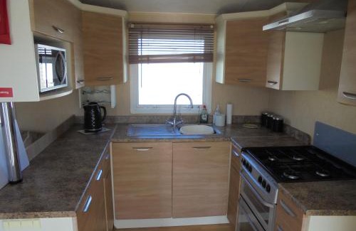 Chapel Saint Leonards Apartment | Golden Palm : LE Cottage Gold 8 Berth, Panel Heated