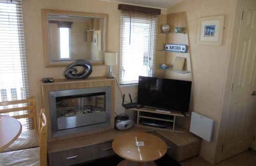 Chapel Saint Leonards Apartment | Golden Palm : LE Cottage Gold 8 Berth, Panel Heated