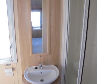 Chapel Saint Leonards Apartment | Golden Palm : LE Cottage Gold 8 Berth, Panel Heated