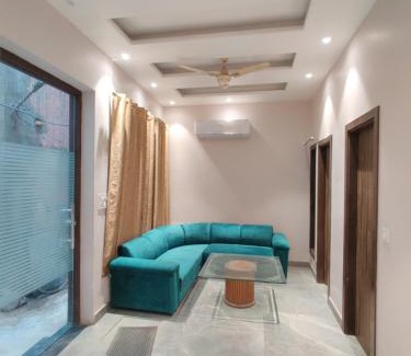 Amritsar Hotel | Golden Pearls By MP Home Stay Villa